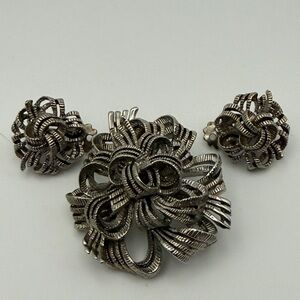 Vintage Lisner Textured Gunmetal Ribbon Brooch and Earrings Set Mid Century